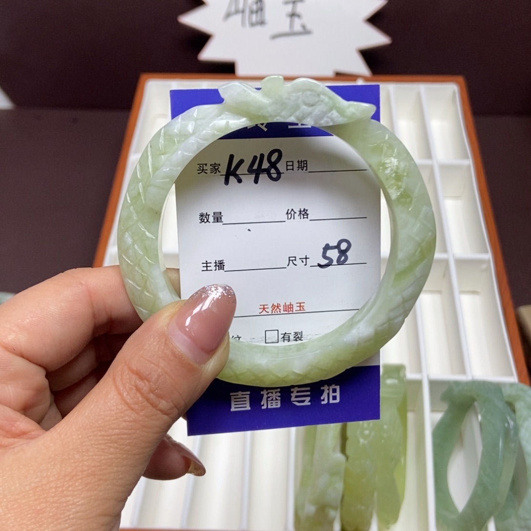 蛇纹石玉手镯未镶嵌