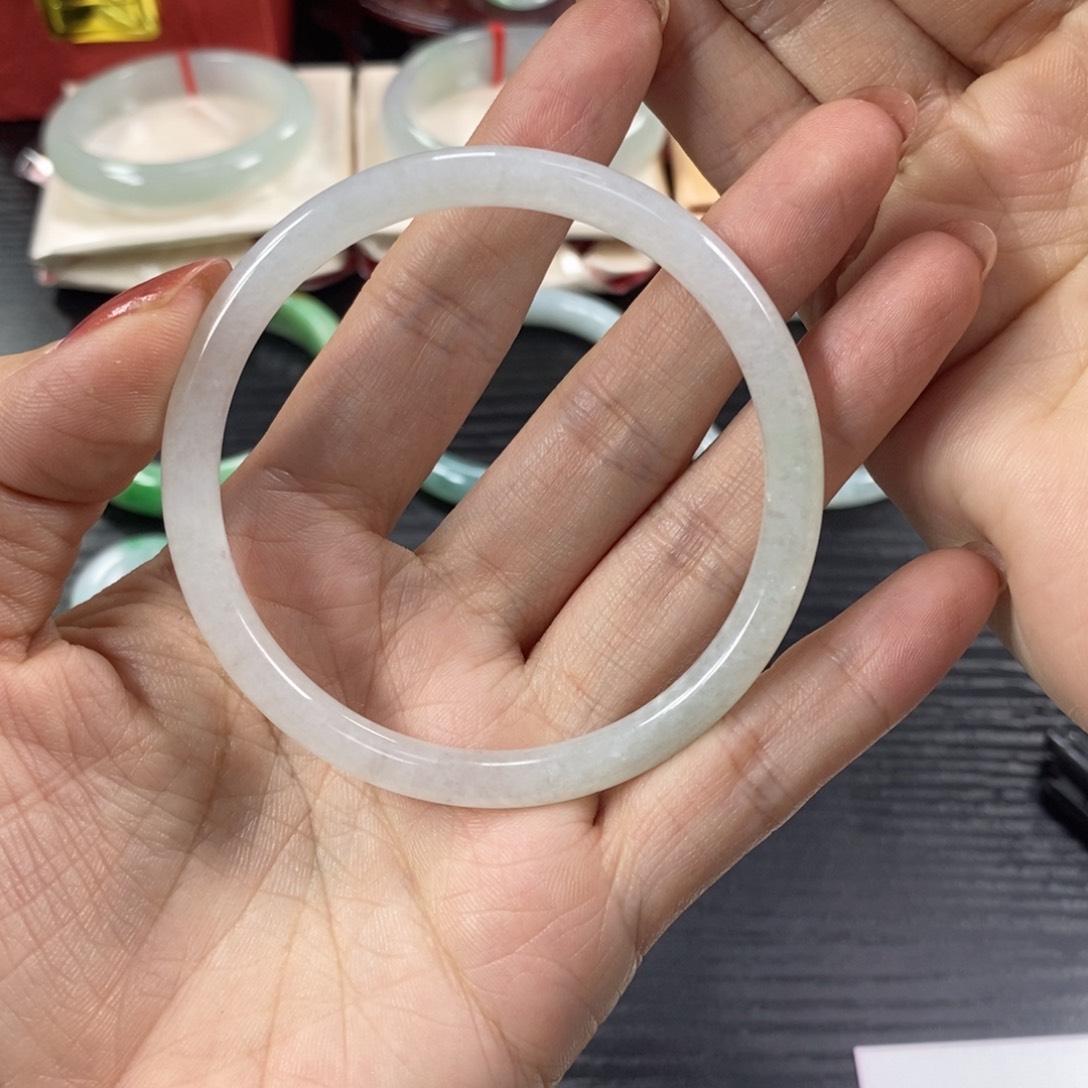 翡翠手镯未镶嵌小*朵天然翡翠手镯细圆58.9