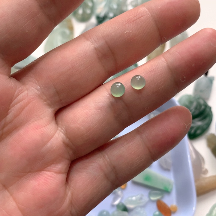 翡翠颈饰未镶嵌方*旦面