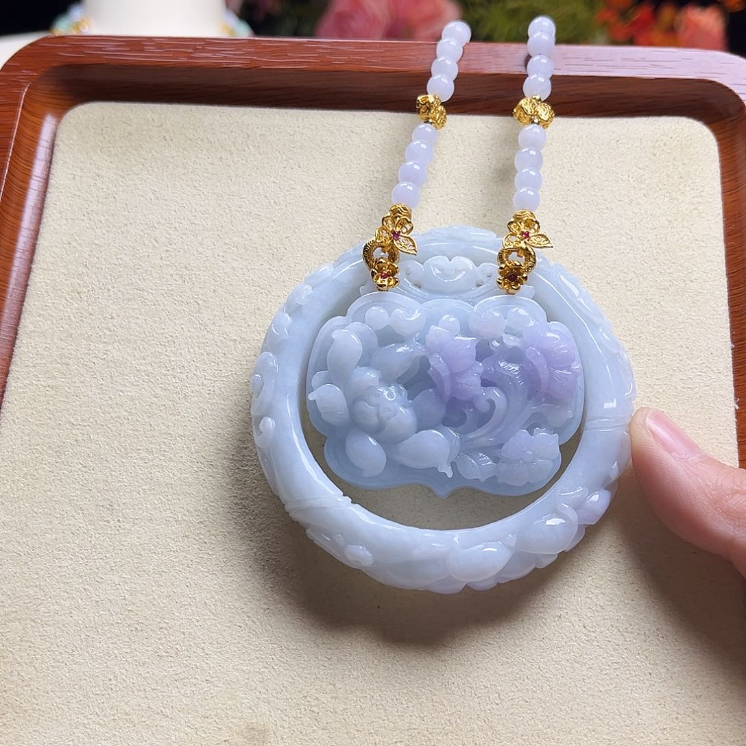 翡翠颈饰未镶嵌套装