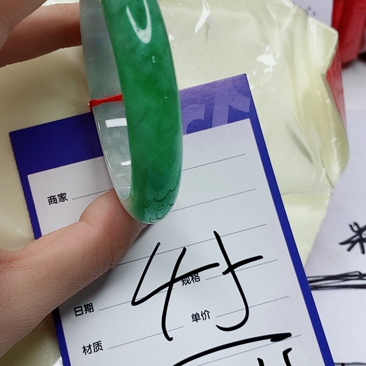 翡翠手镯（圆镯）未镶嵌翡翠