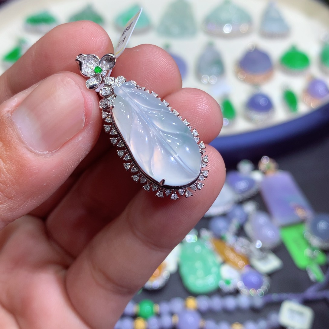 翡翠吊坠(赠链)18K金镶嵌