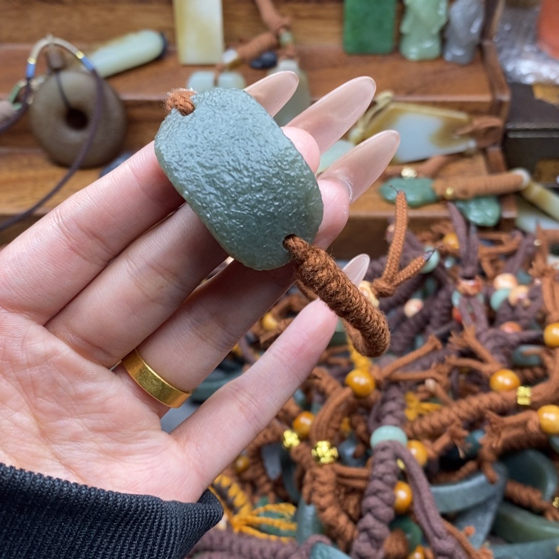 和田玉颈饰未镶嵌叶*