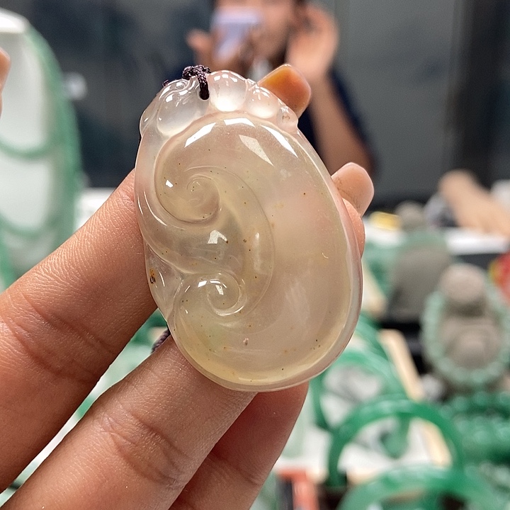 石英质玉颈饰未镶嵌