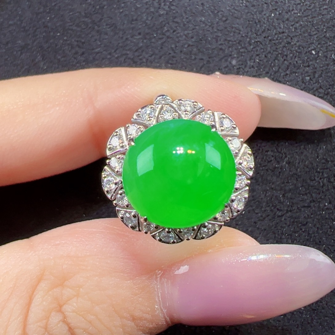 翡翠18K金镶嵌戒指蛋面