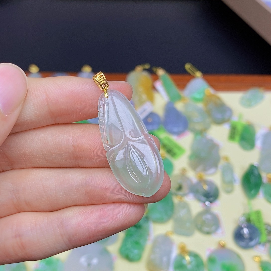 翡翠颈饰18K金镶嵌翡翠