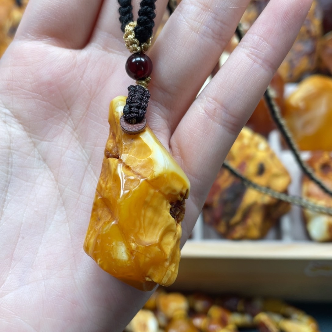 琥珀珠宝奇石未镶嵌