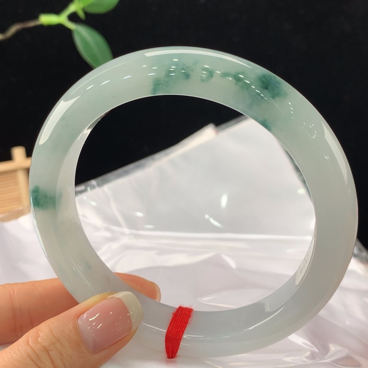 翡翠手镯未镶嵌64圈口0152