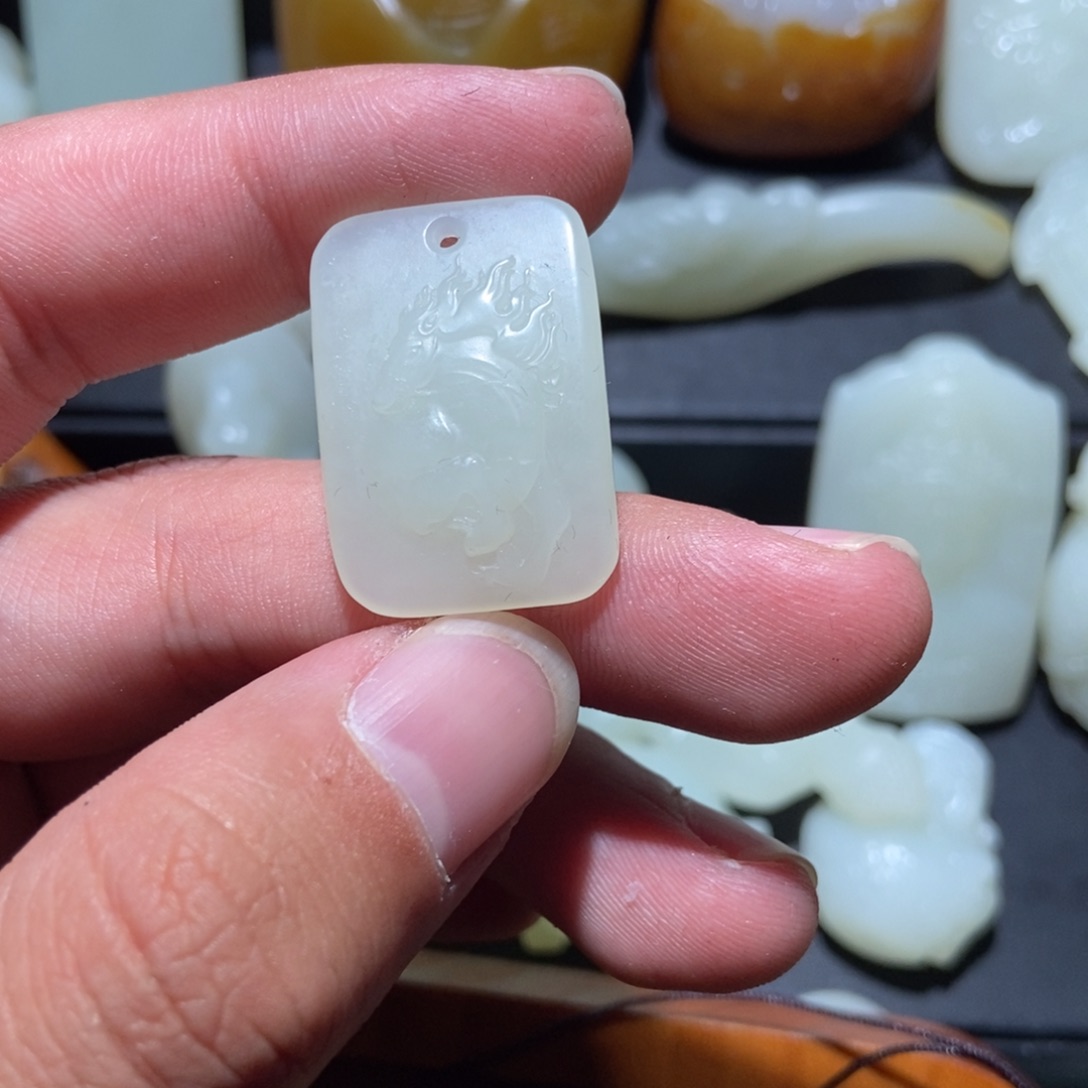 梦***6和田玉未镶嵌颈饰