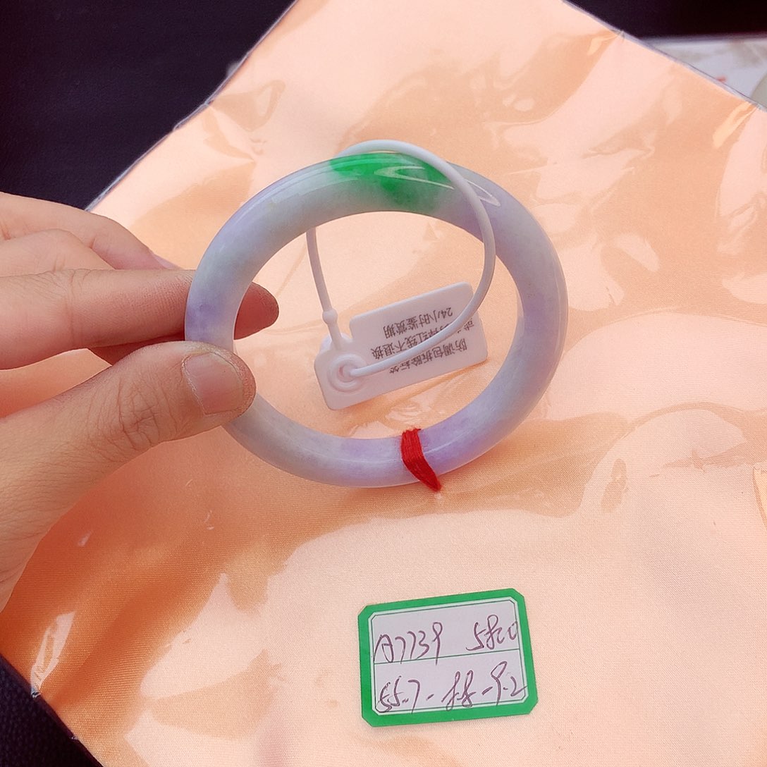 翡翠手镯未镶嵌翡翠