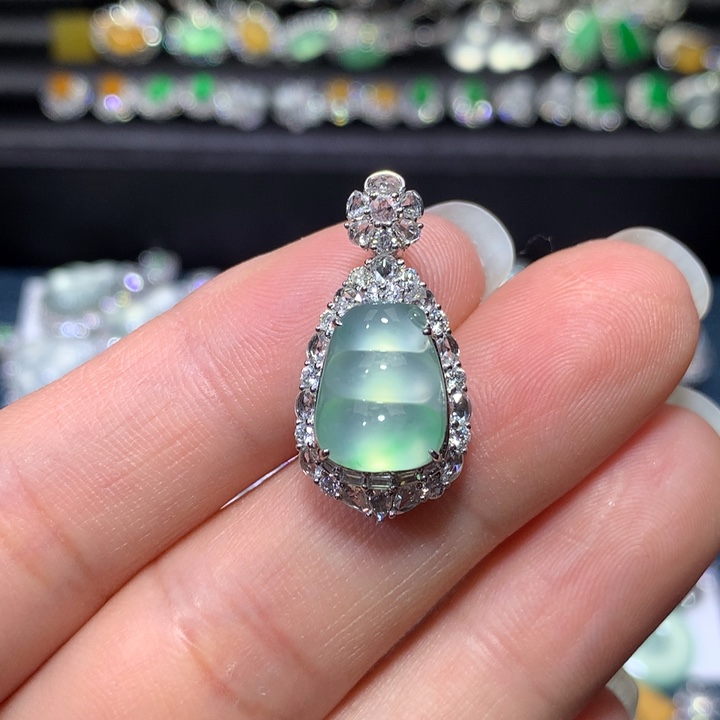 翡翠颈饰18K金镶嵌起光福豆