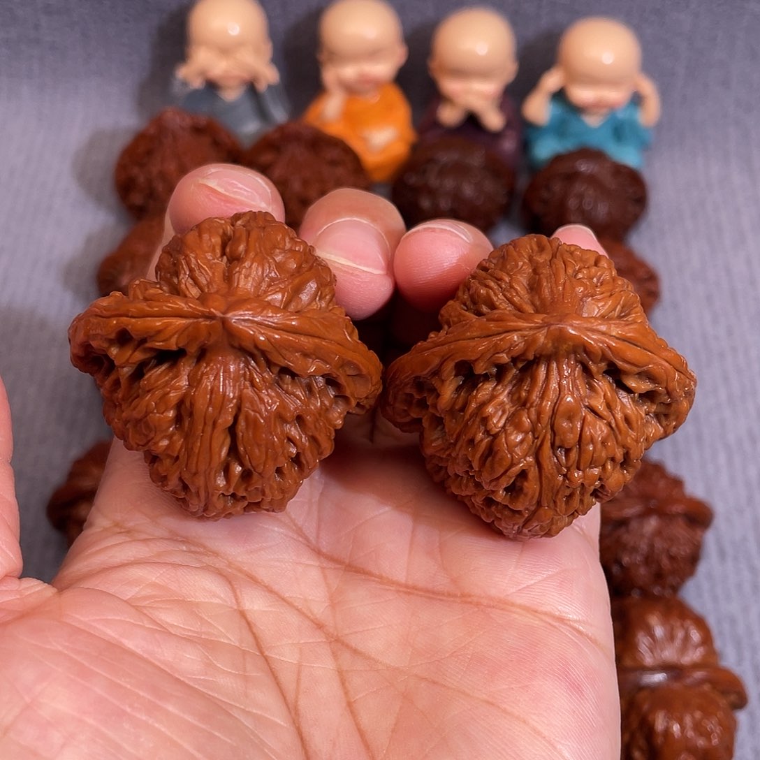 文玩核桃吊坠三角南疆43