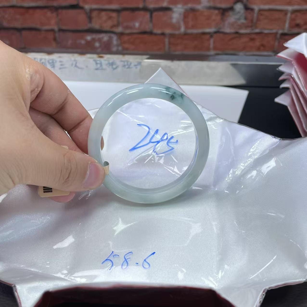 毛货手镯需精细抛光/245
