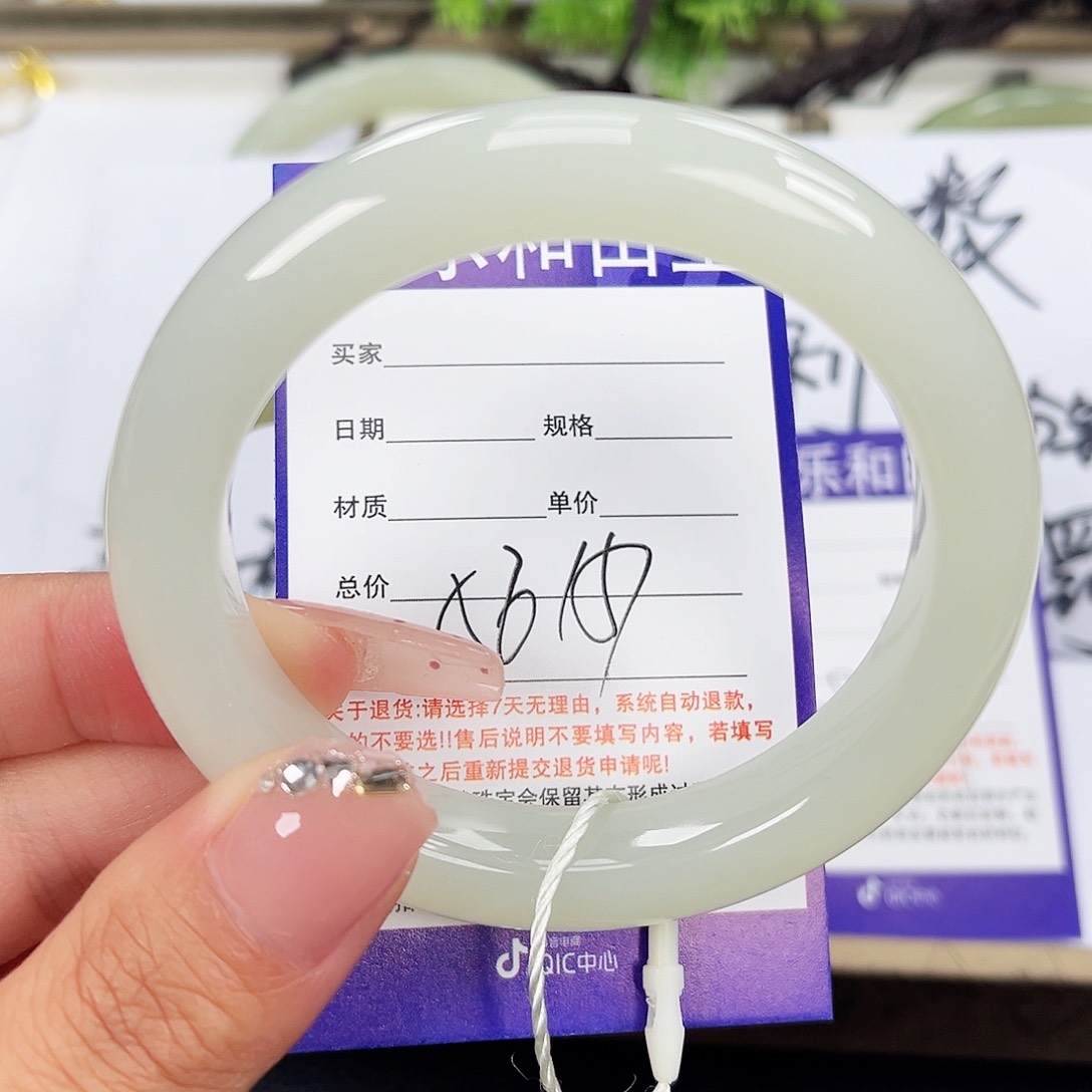 和田玉手镯未镶嵌