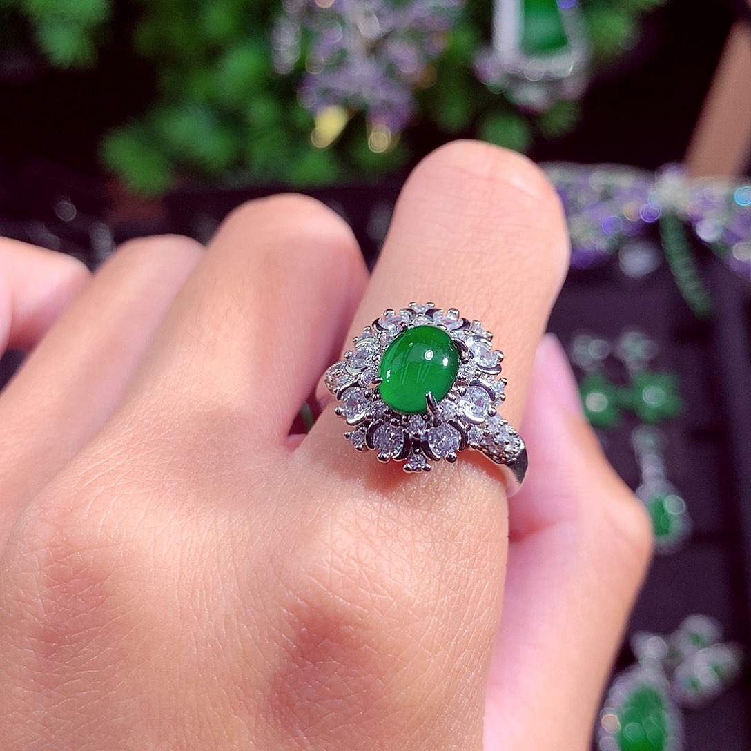 颈饰未镶嵌翡翠天然