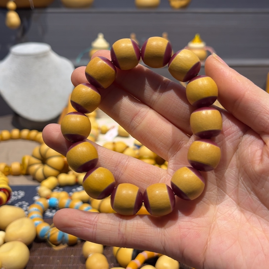 红***泡手工手串。         