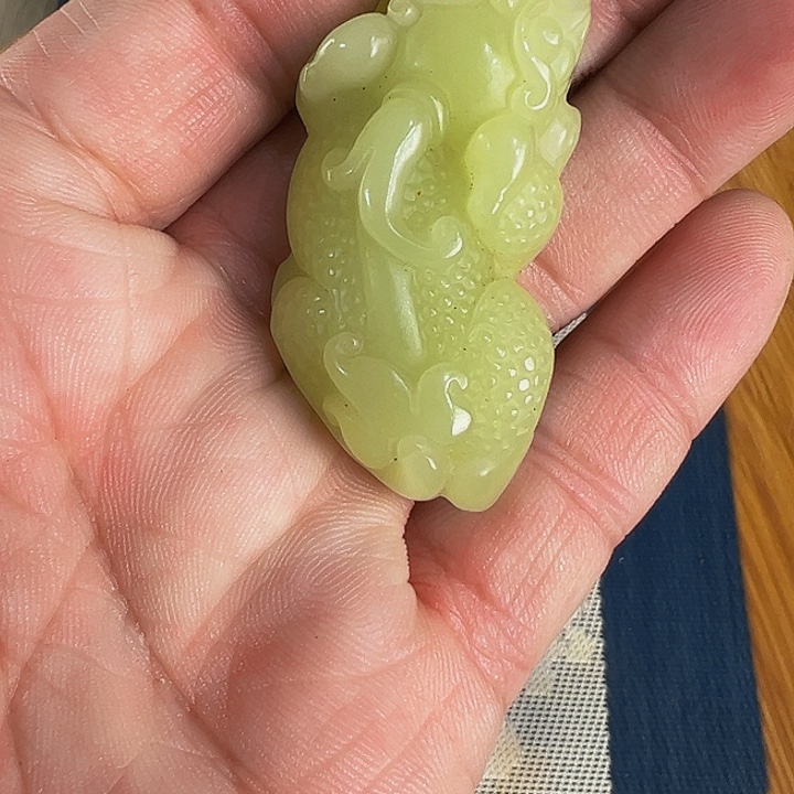 用***7和田玉（糖玉）未镶嵌颈饰