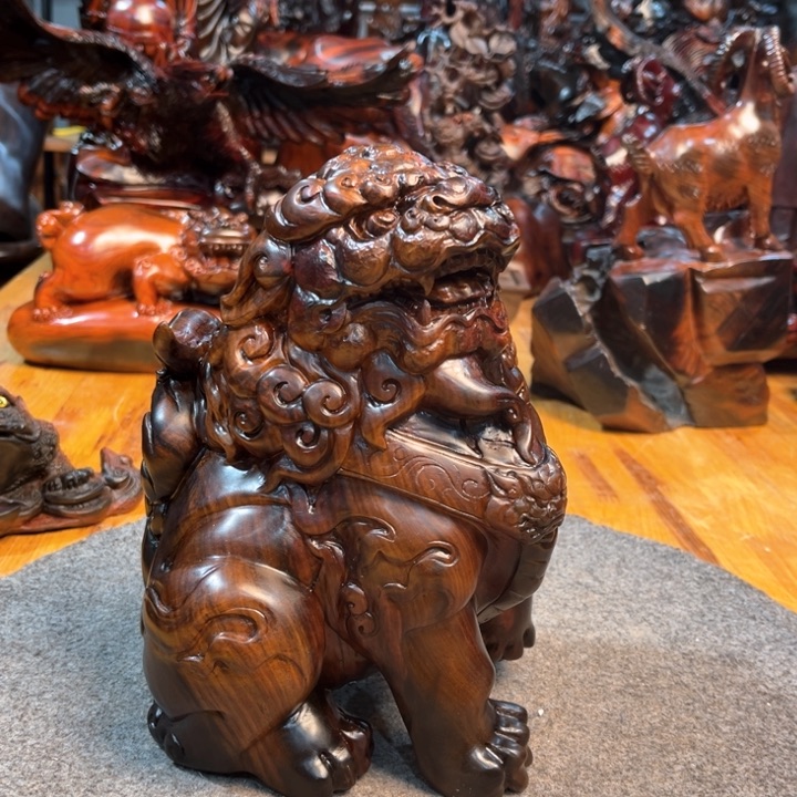 交趾黄檀（大红酸枝）驰***?貔貅摆件