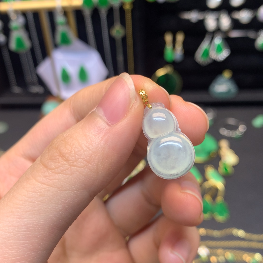 翡翠18K金镶嵌吊坠(不含链)有纹裂