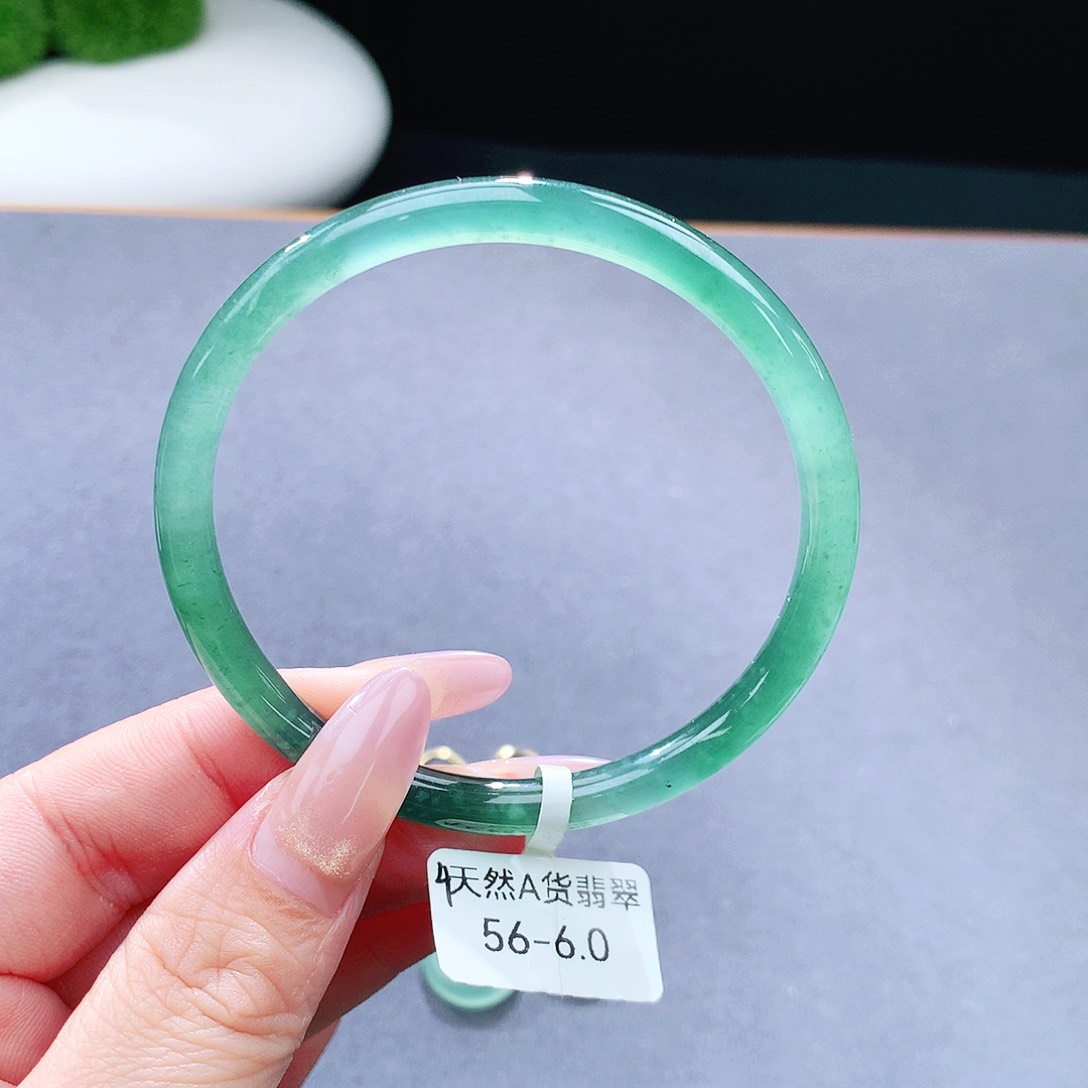 未镶嵌手镯（圆镯）翡翠