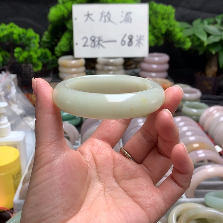 石英质玉（佘太翠）未镶嵌手镯56.6