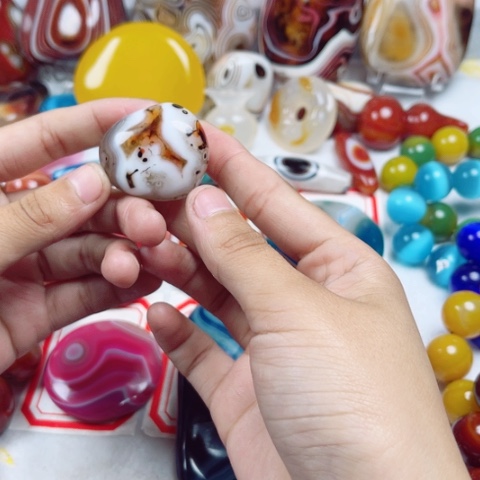 玛瑙/玉髓耳饰未镶嵌