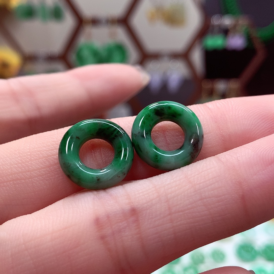 翡翠耳饰未镶嵌天然翡翠