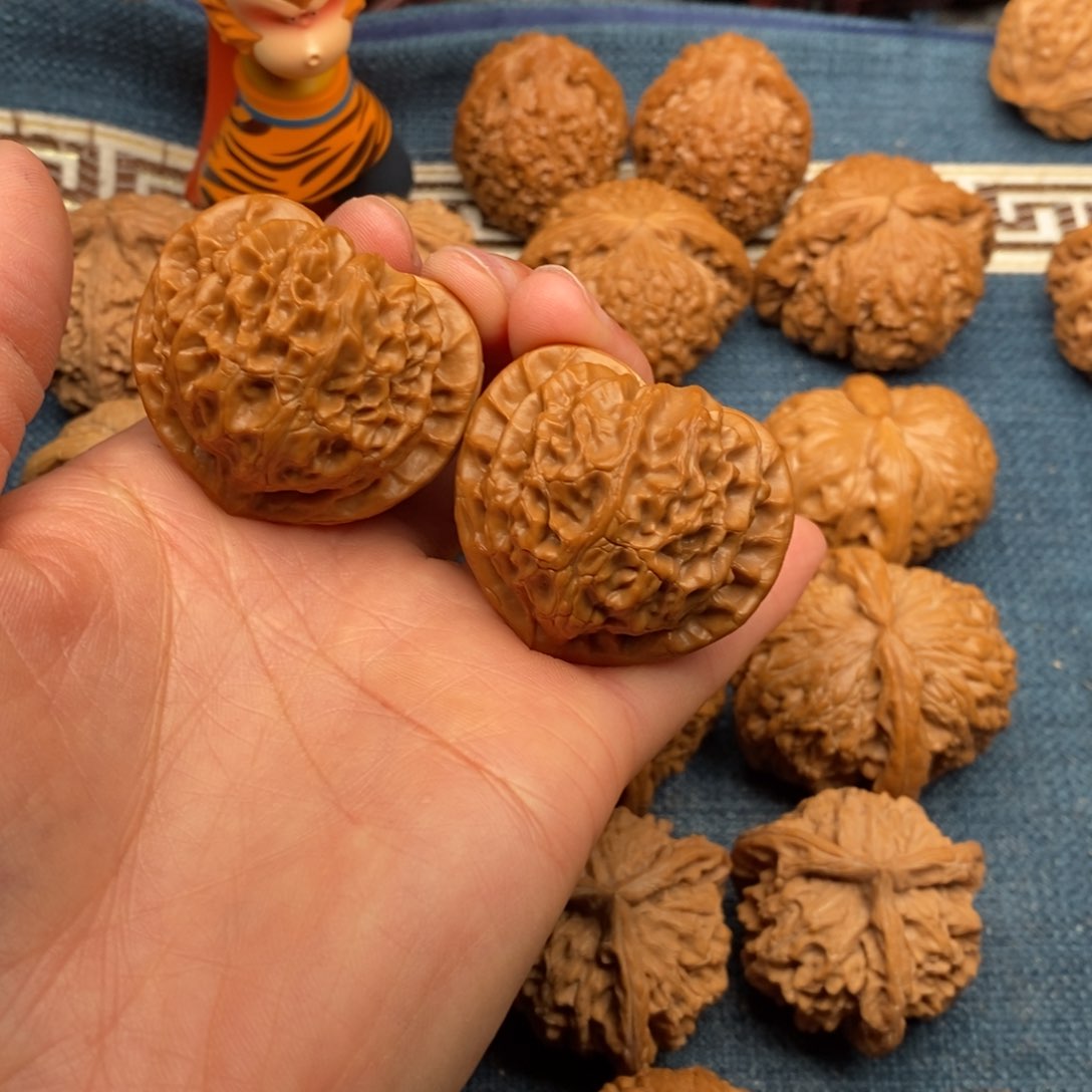 文玩核桃把件41桃心宫灯