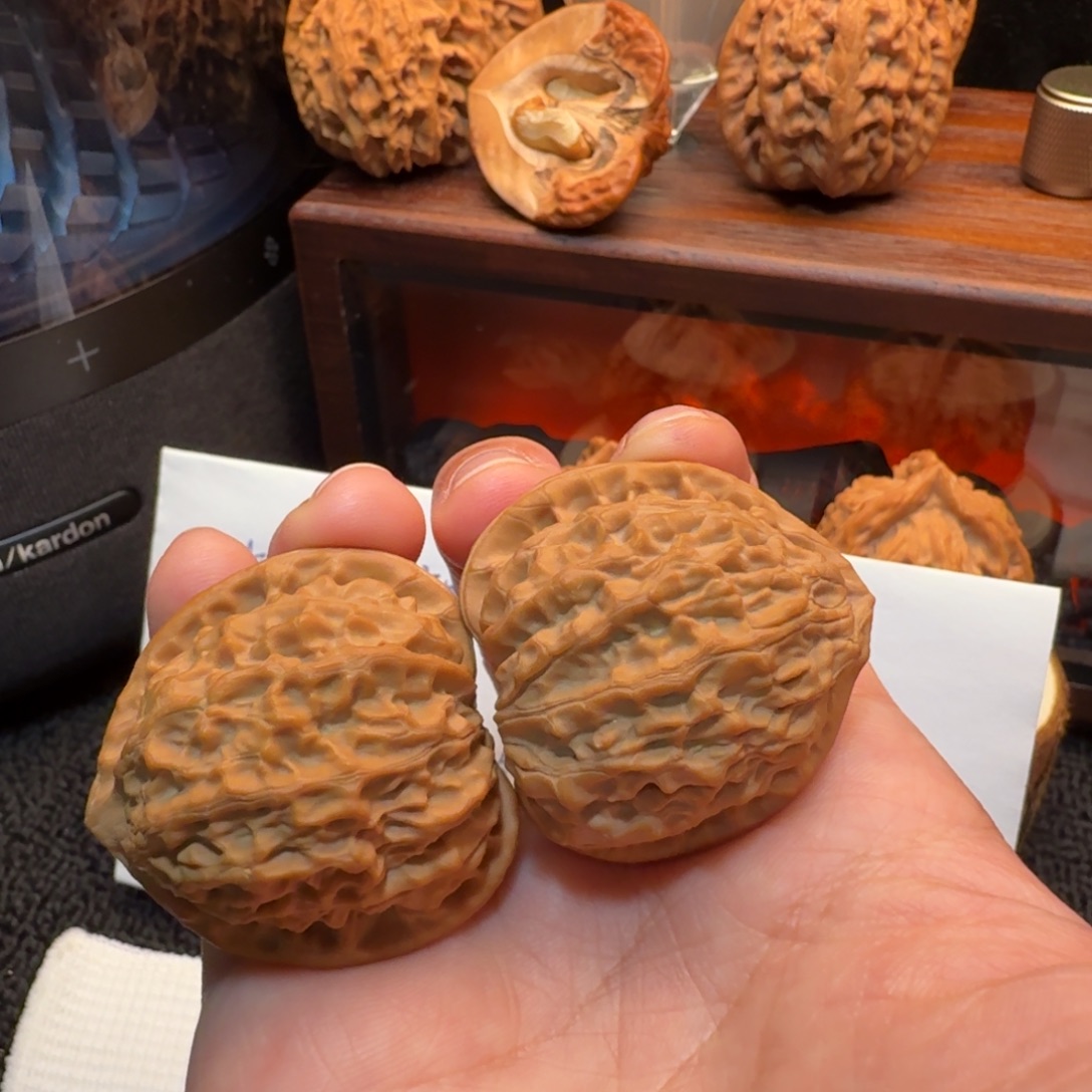 皆***安文玩核桃把件37金牛