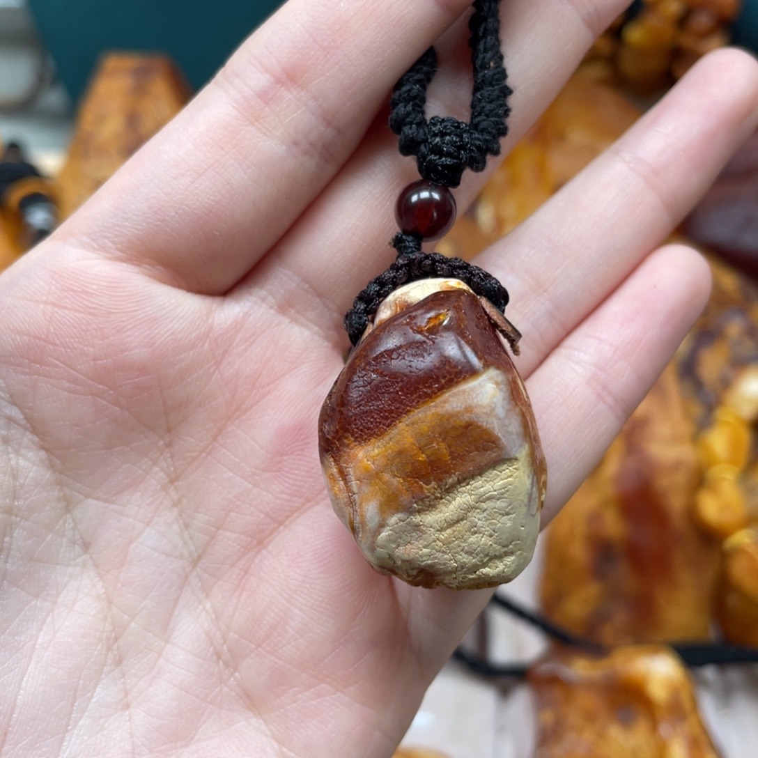 琥珀珠宝奇石未镶嵌
