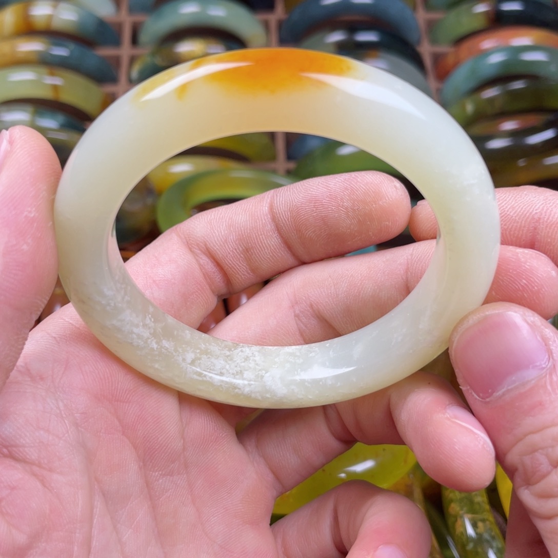 蛇纹石玉未镶嵌手镯