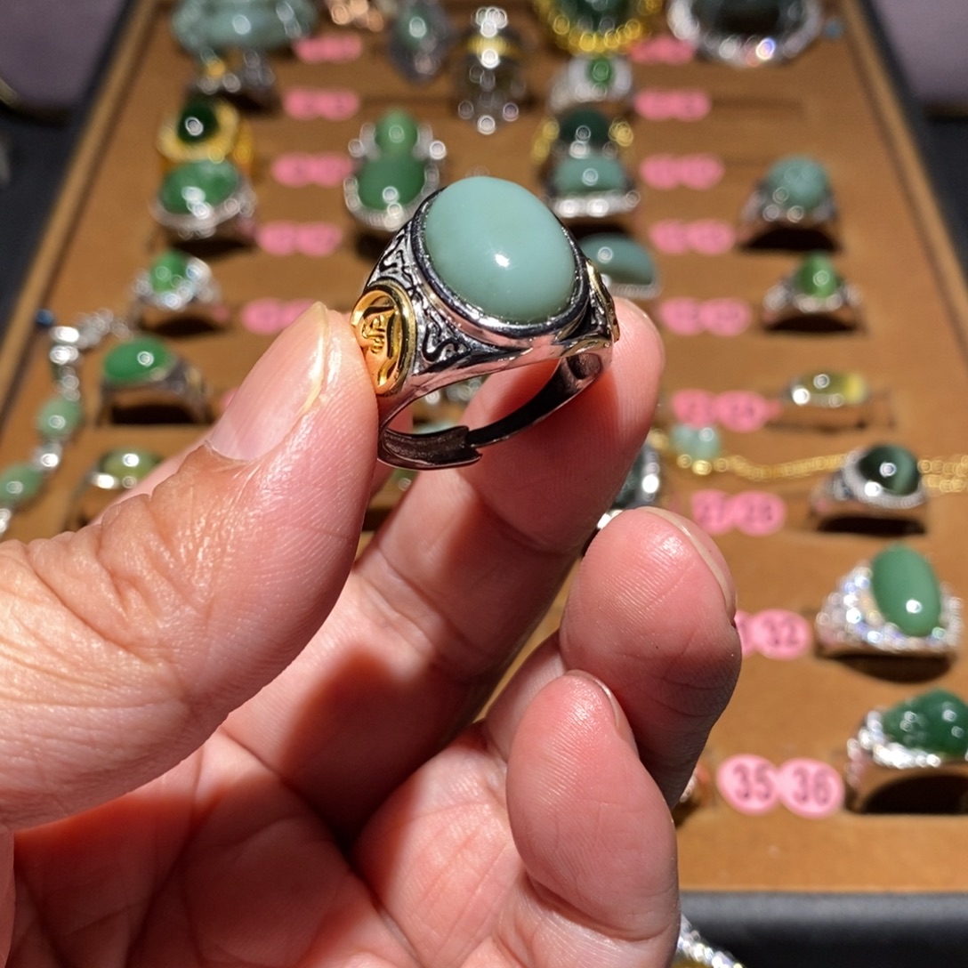 和田玉未镶嵌戒指