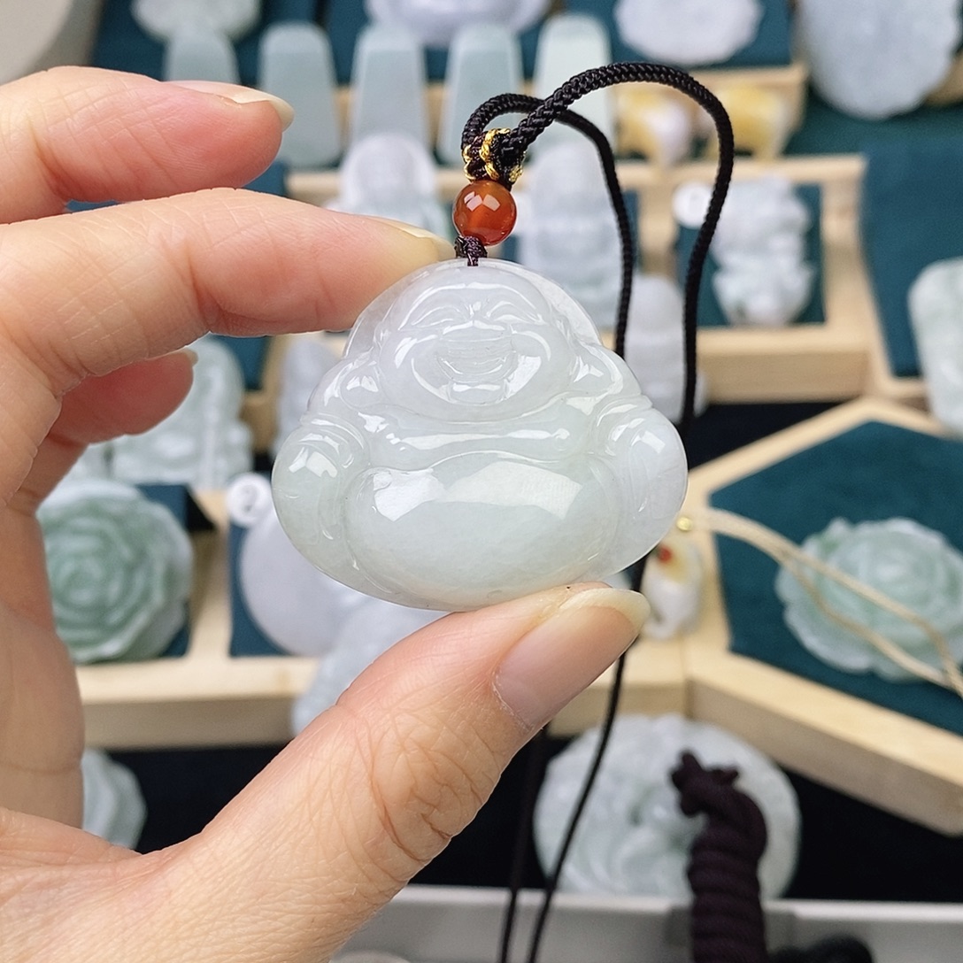 杨***儿翡翠未镶嵌颈饰佛公发货发其一