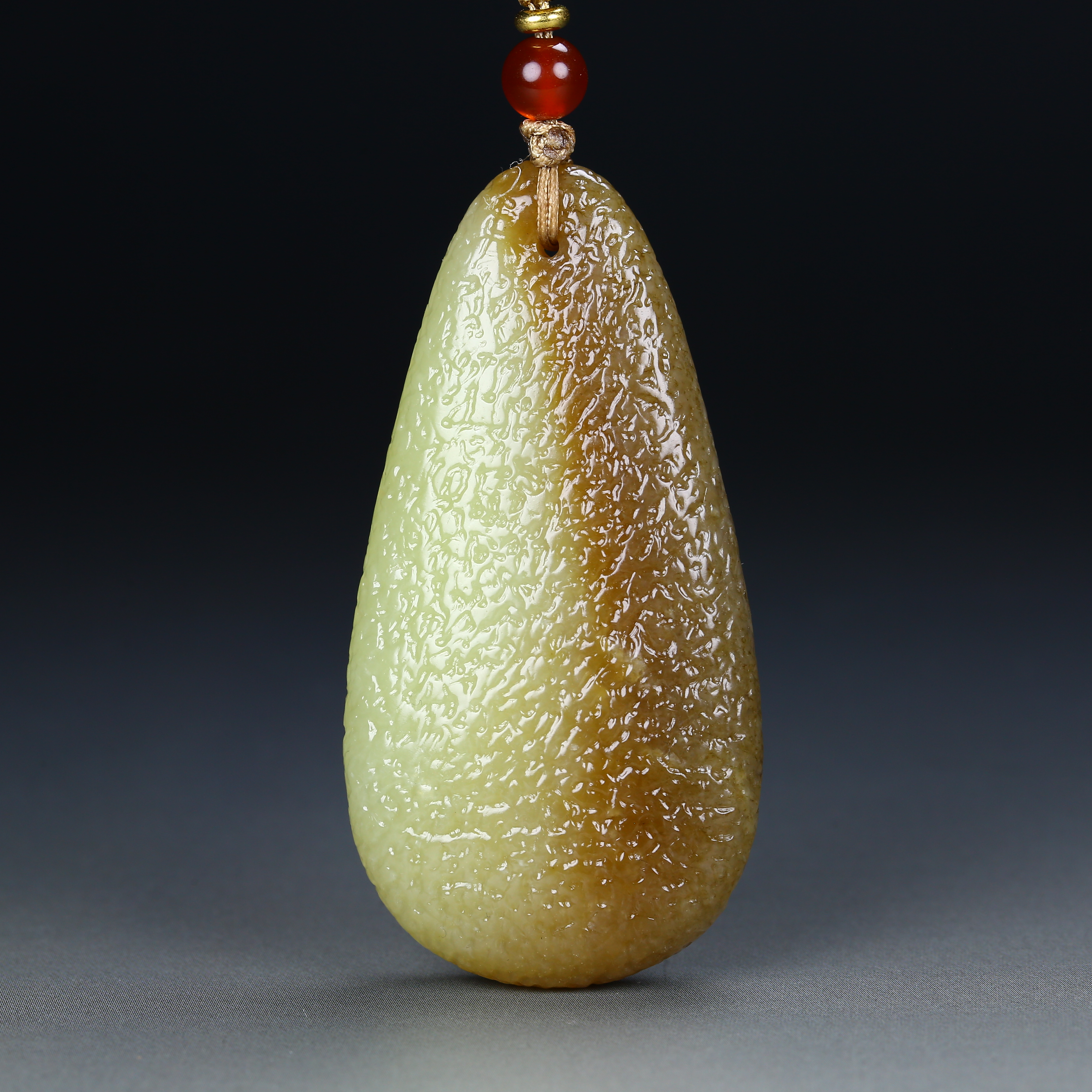 1230010和田玉糖料平安牌吊坠