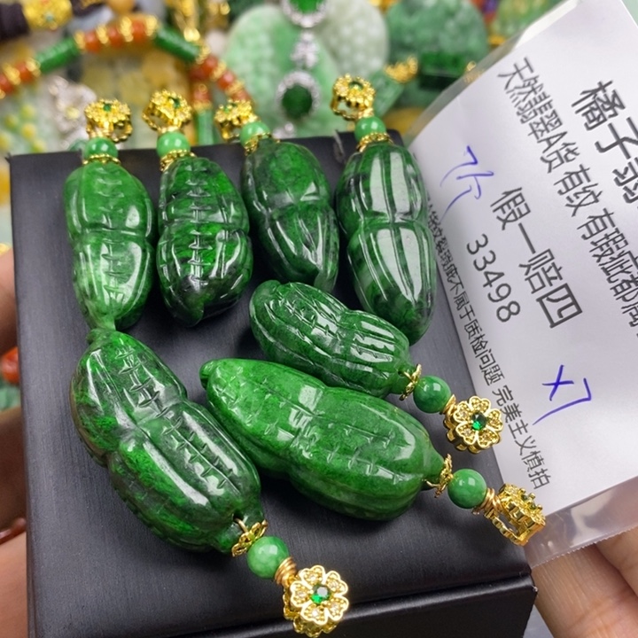彩***姐翡翠未镶嵌吊坠(赠链)