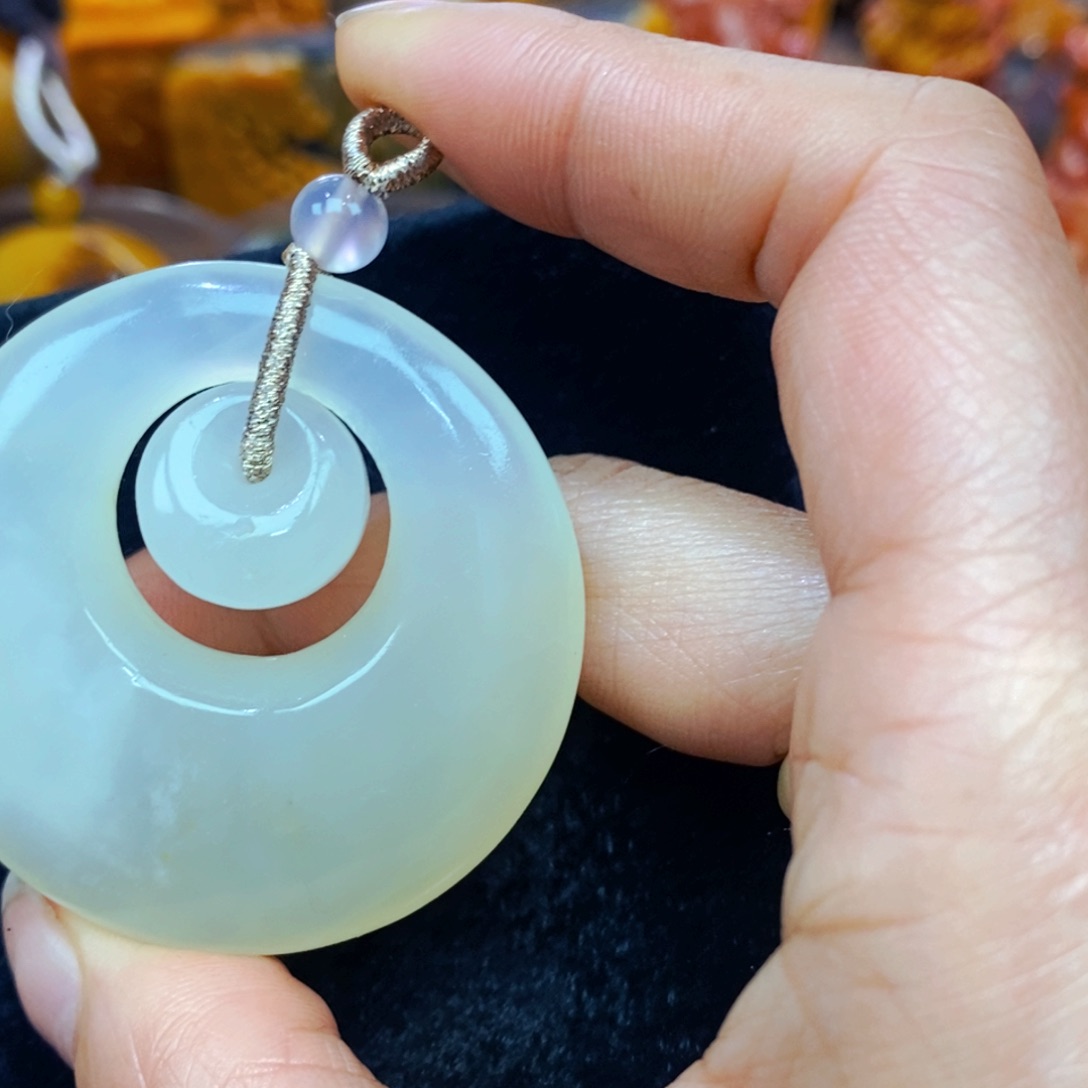 未镶嵌石英质玉（黄龙玉）项链