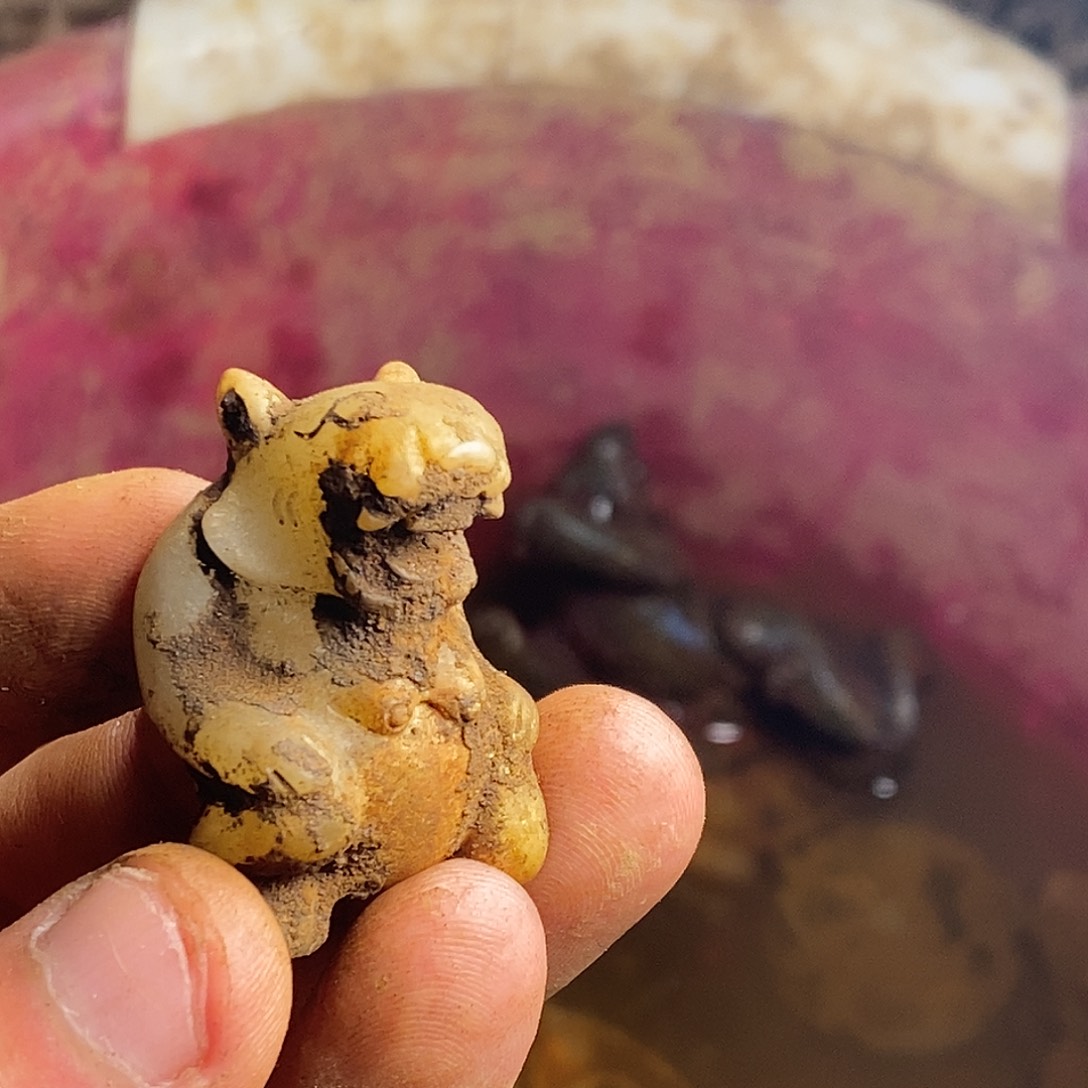 黄***哥和田玉（糖玉）未镶嵌颈饰