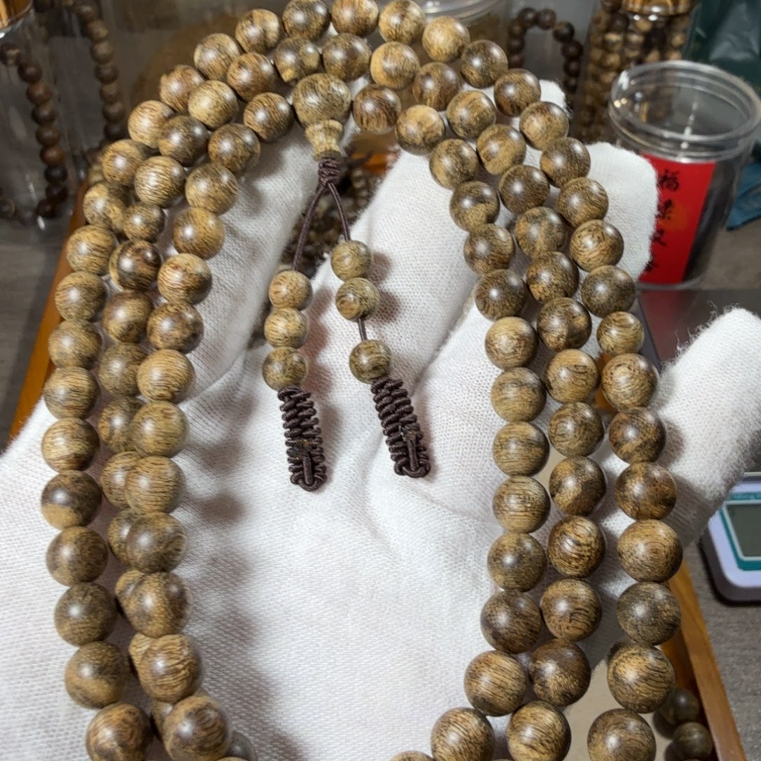 沉香沉香碎屑菩萨棋88分沉，19.8克