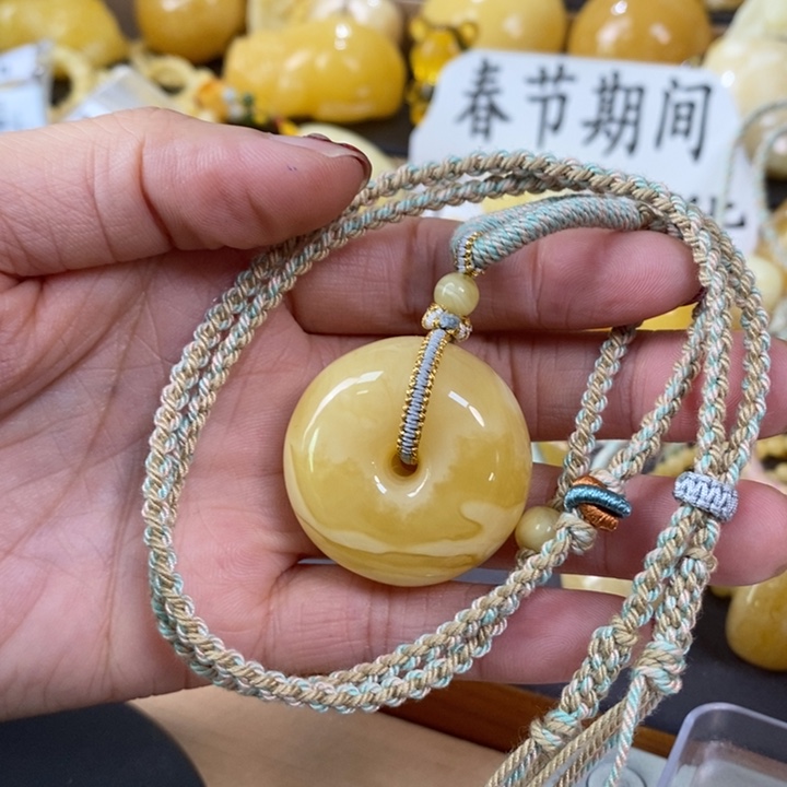 琥珀裸石未镶嵌平安扣