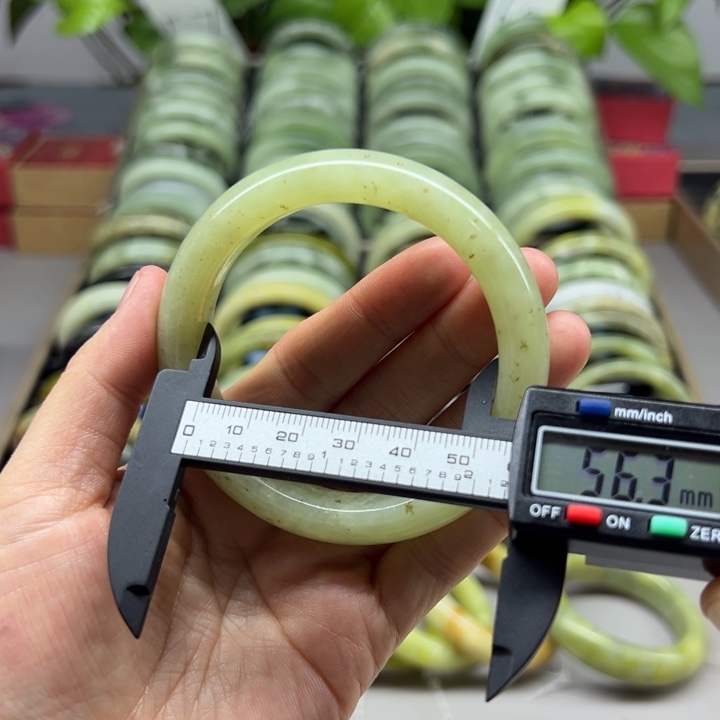 蛇纹石玉未镶嵌手镯84