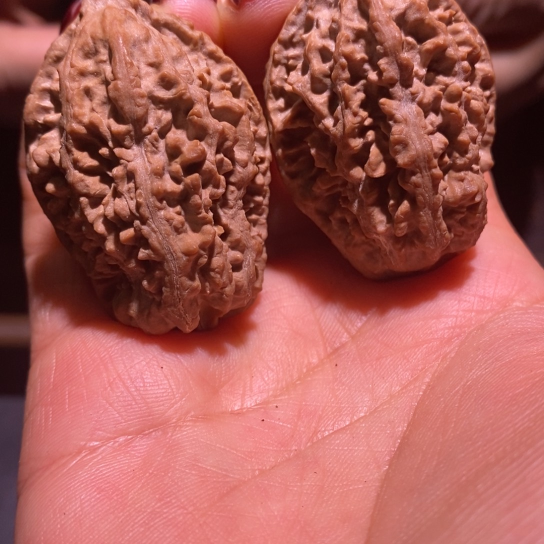 文玩核桃吊坠楸核尖商18