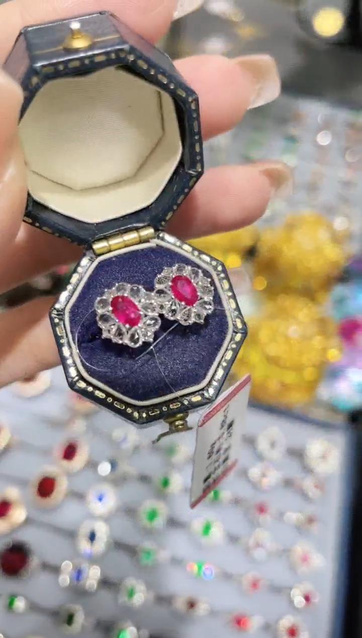 18K金镶嵌红宝石耳饰耳钉 K白