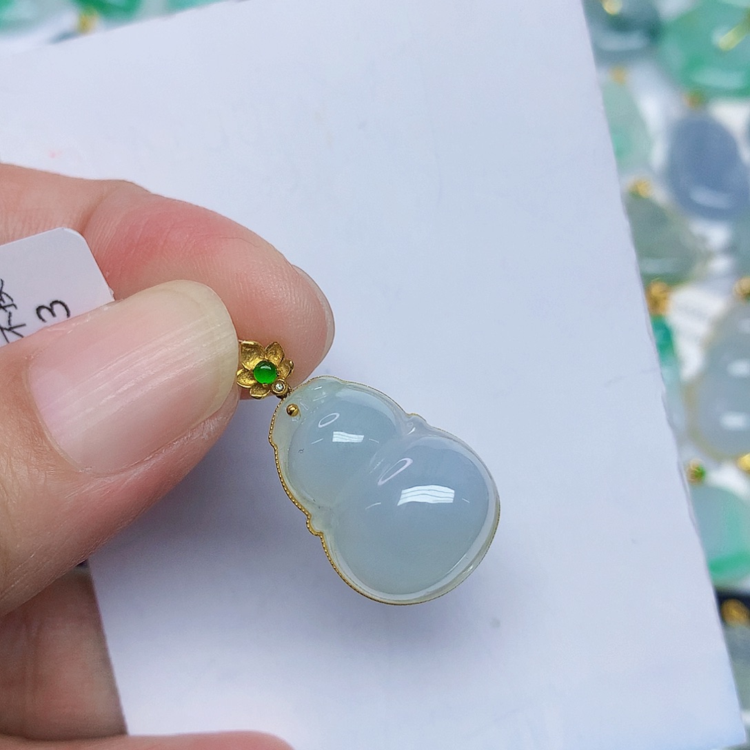 翡翠18K金镶嵌颈饰3567899