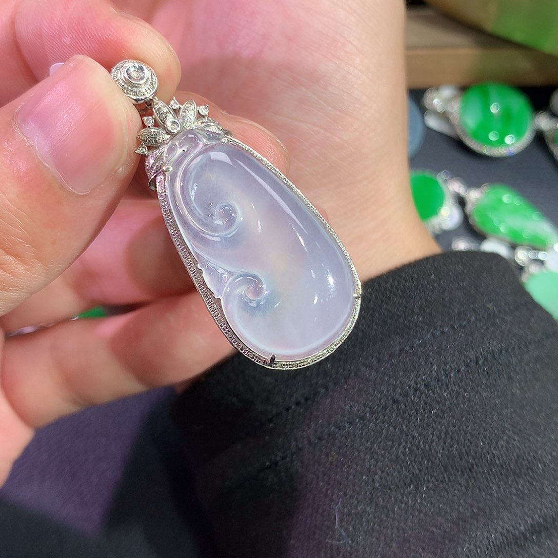 翡翠吊坠(赠链)18K金镶嵌