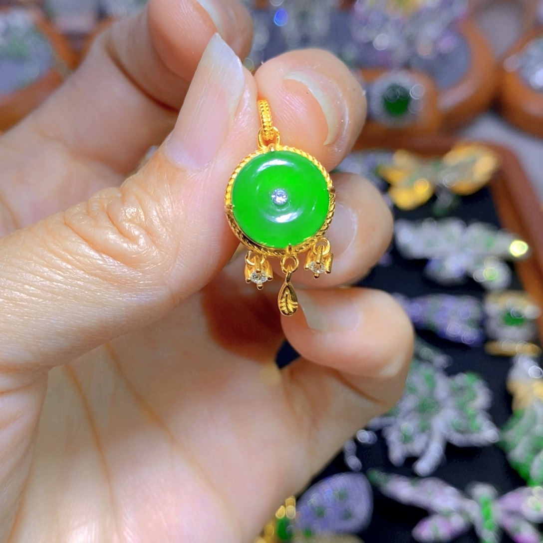 翡翠颈饰银S925镶嵌天然翡翠