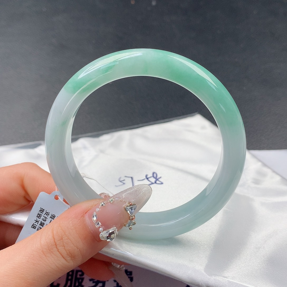 翡翠手镯未镶嵌0089正57.8