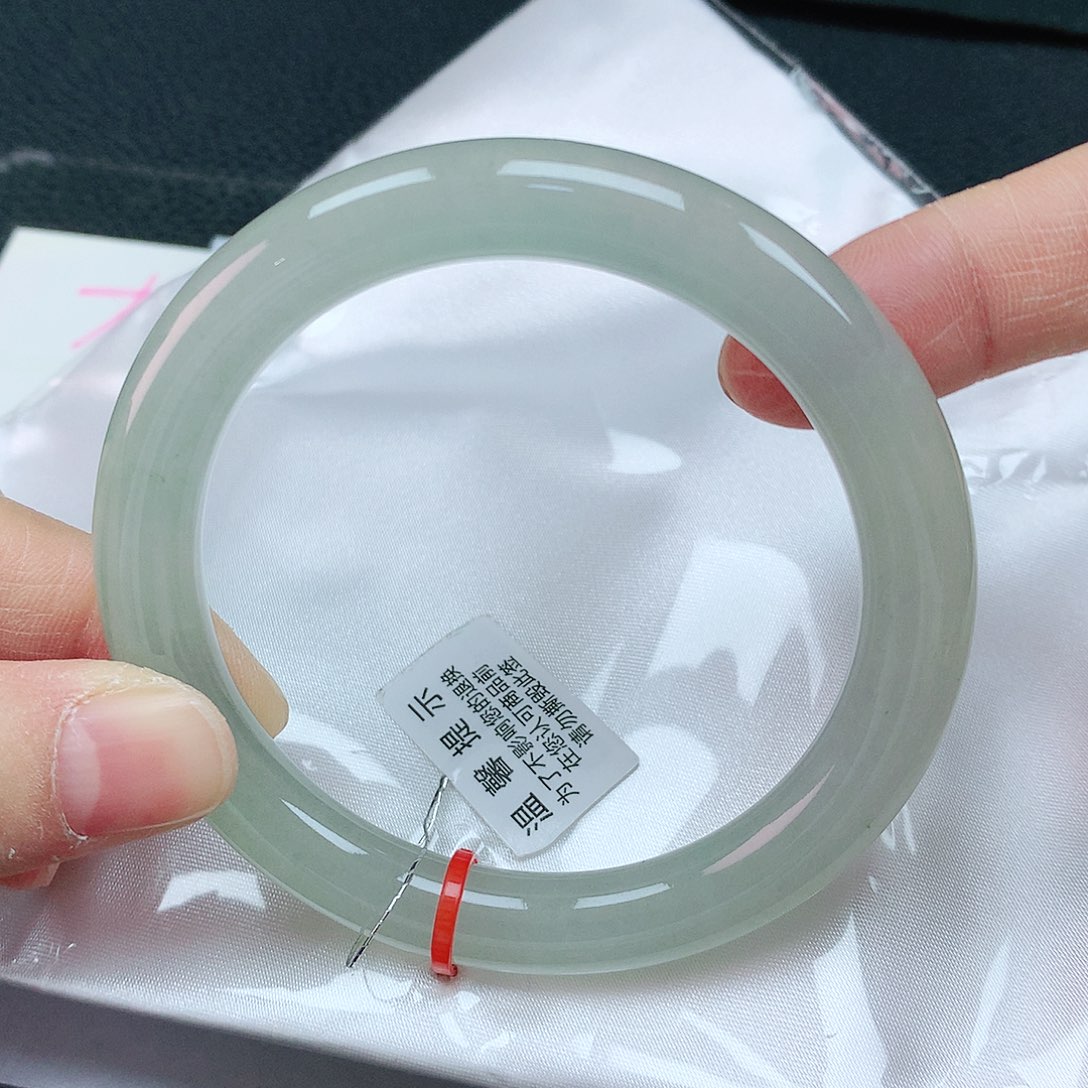 翡翠手镯未镶嵌57圈