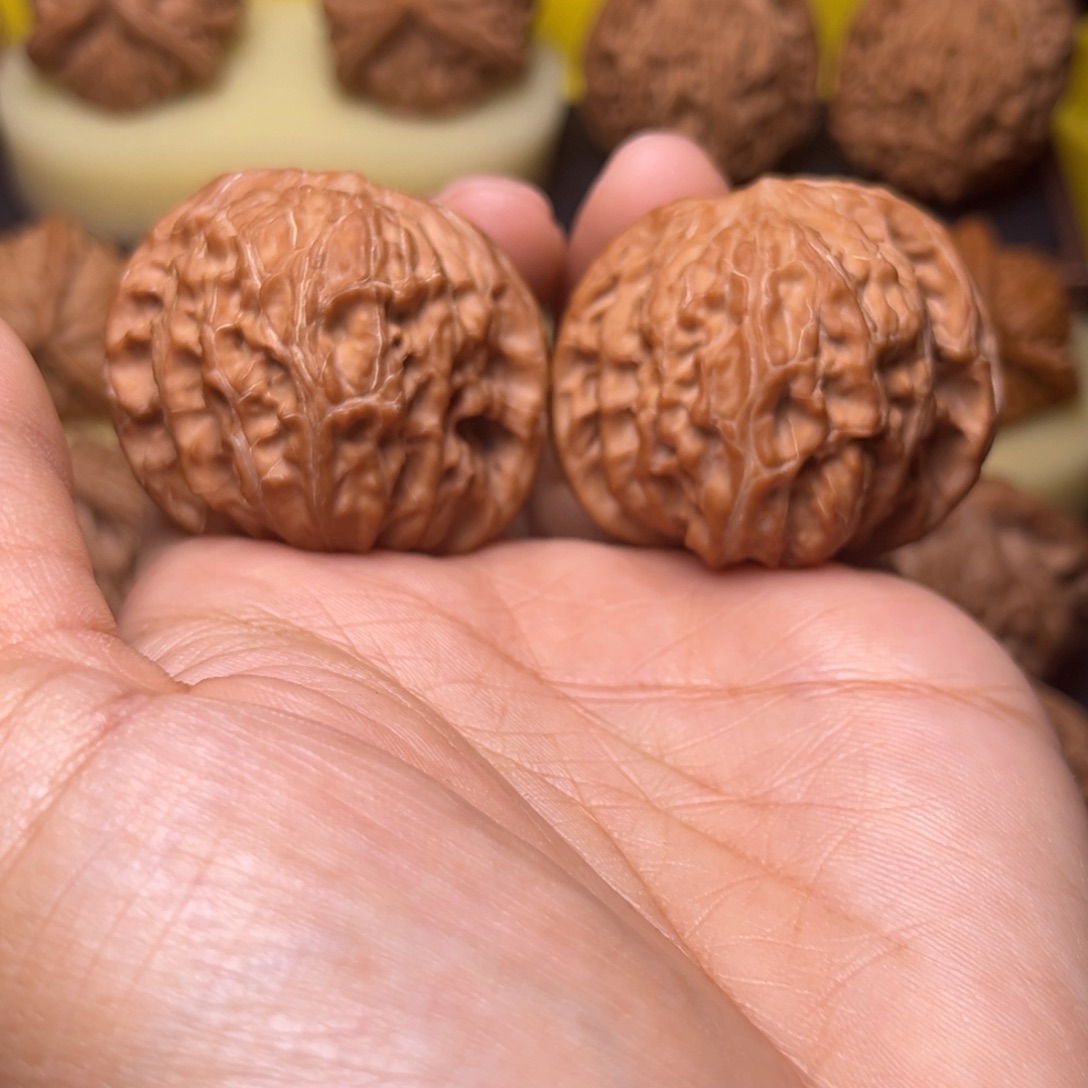 蒋***人把件文玩核桃山地磨盘41左右