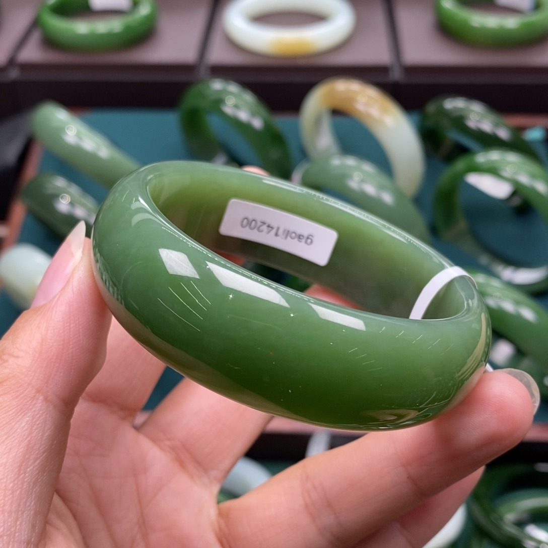 和田玉（碧玉）未镶嵌手镯