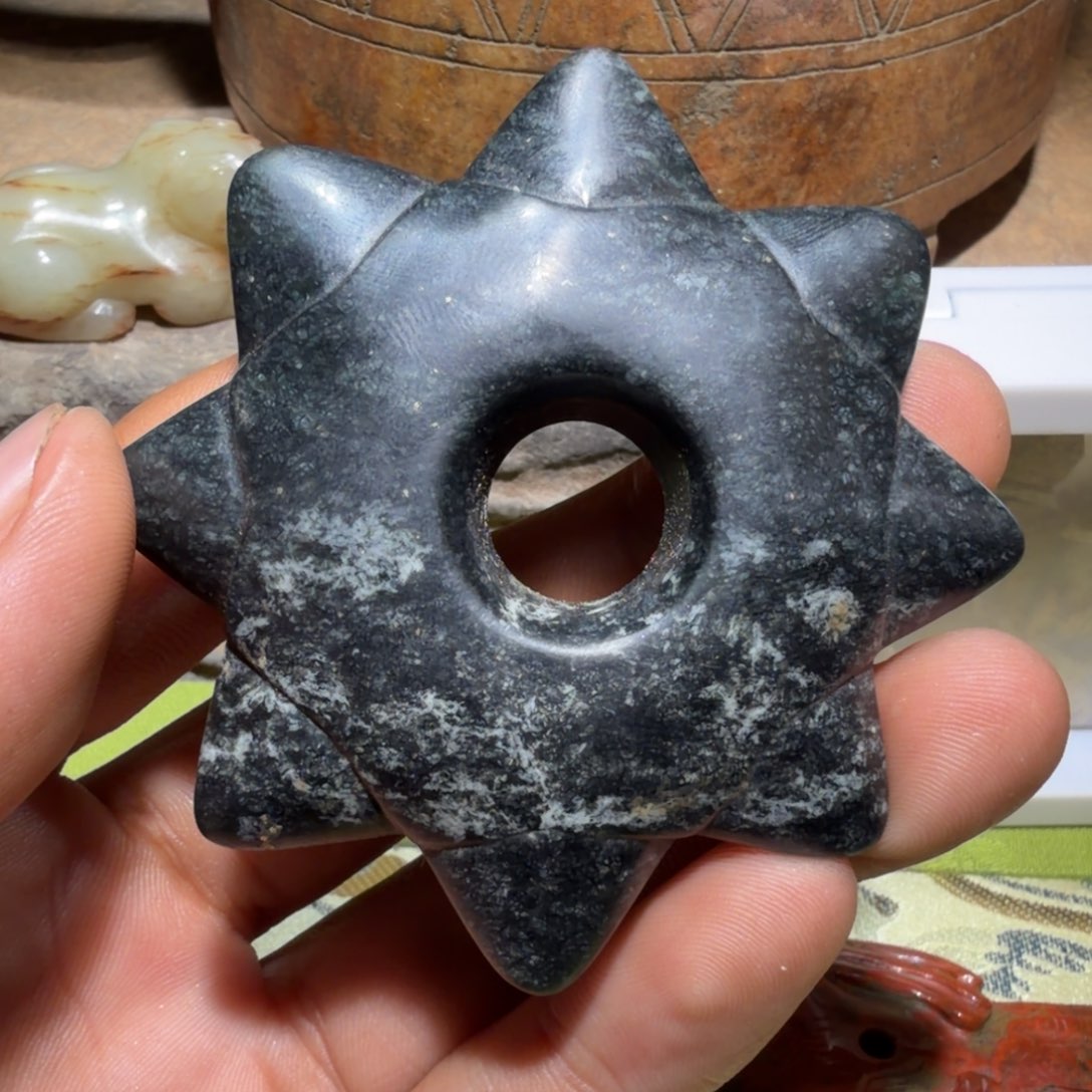 问***千和田玉（糖玉）未镶嵌颈饰